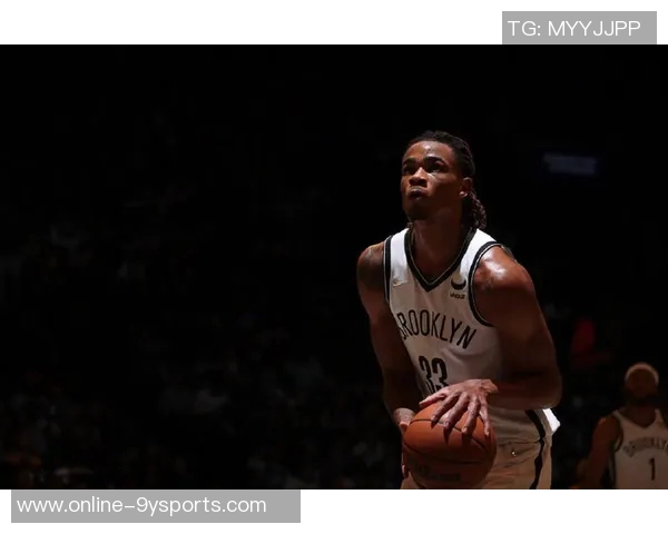 克拉克斯顿内线表现抢眼15分钟内高效拿下11分并抢8篮板 克拉克斯顿内线表现抢眼15分钟内高效拿下11分并抢8篮板