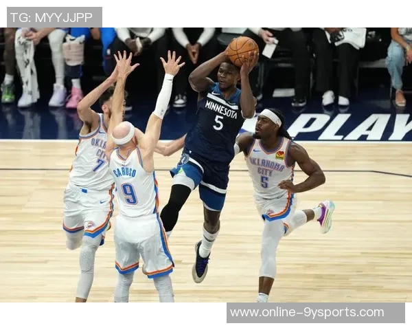 爱德华兹首节表现出色9投4中三分球命中率待提高