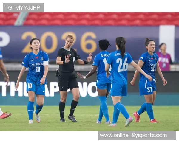 武汉车谷江大女足迎战奥克兰联现场观众人数创下新高达到32318人