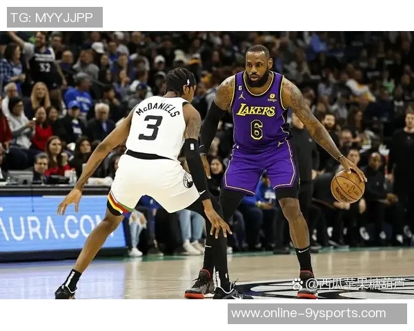 曼恩首节火力全开独得10分半场高效6中5贡献14分3板表现出色