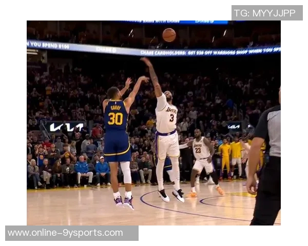 绝杀回合暂停时勇士换防守球员的背后策略分析与阿德尔曼的战术思考