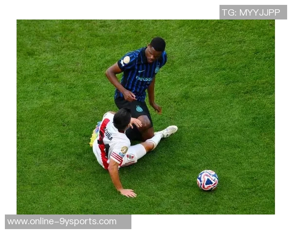 英超两强盯上邓弗里斯解约金高达2500万欧元